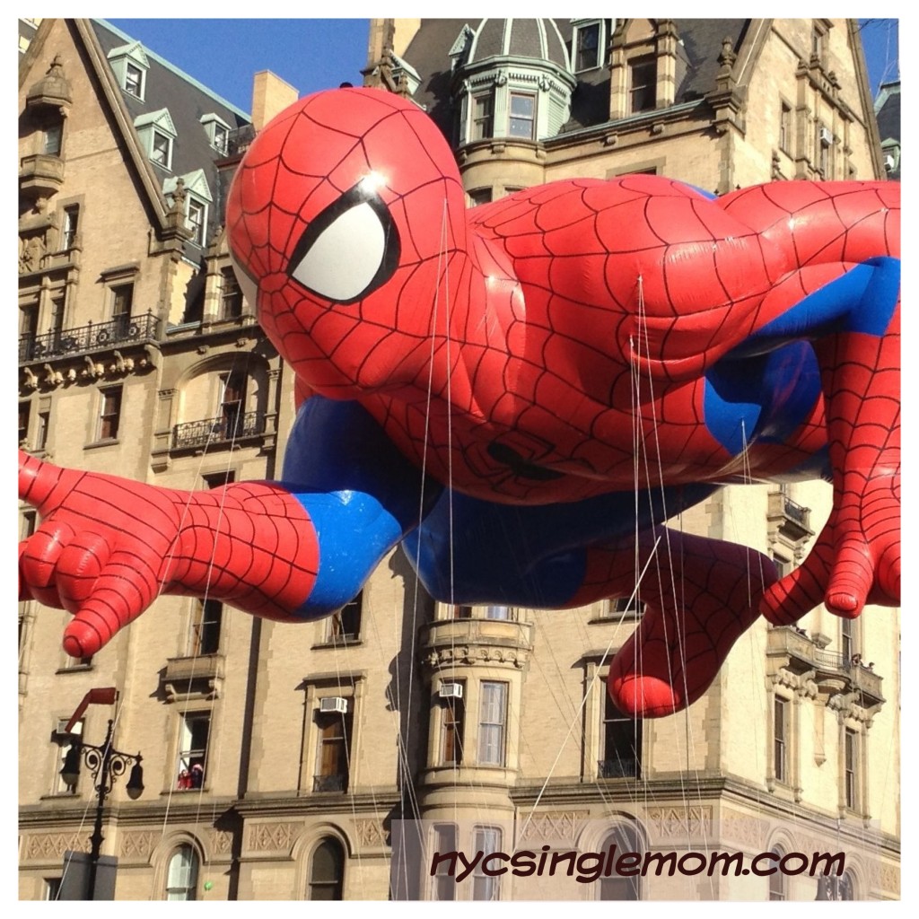 macy thanksgiving day parade balloons blow up